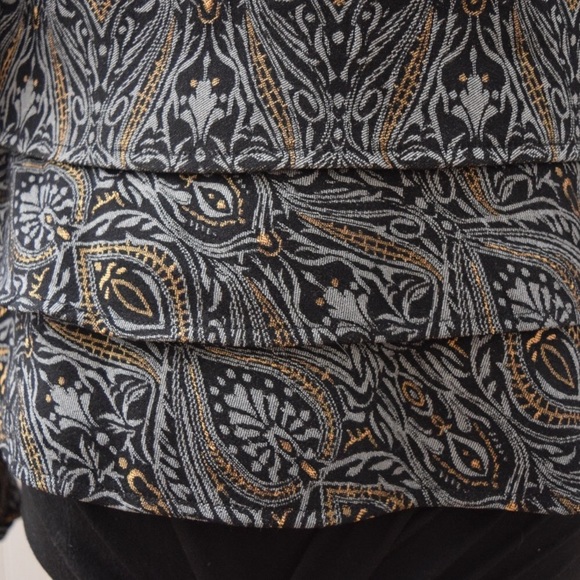 Beautiful Rich Tiered Damask Blazer - Picture 5 of 7